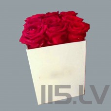 Skaistas, sarkanas rozes kastē, 9 gabalas, 50cm garas